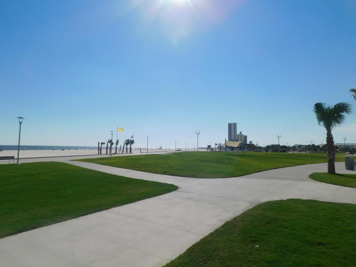Budget Friendly Condo Within Walking Distance To The Beach! Галф Шорс Екстериор снимка